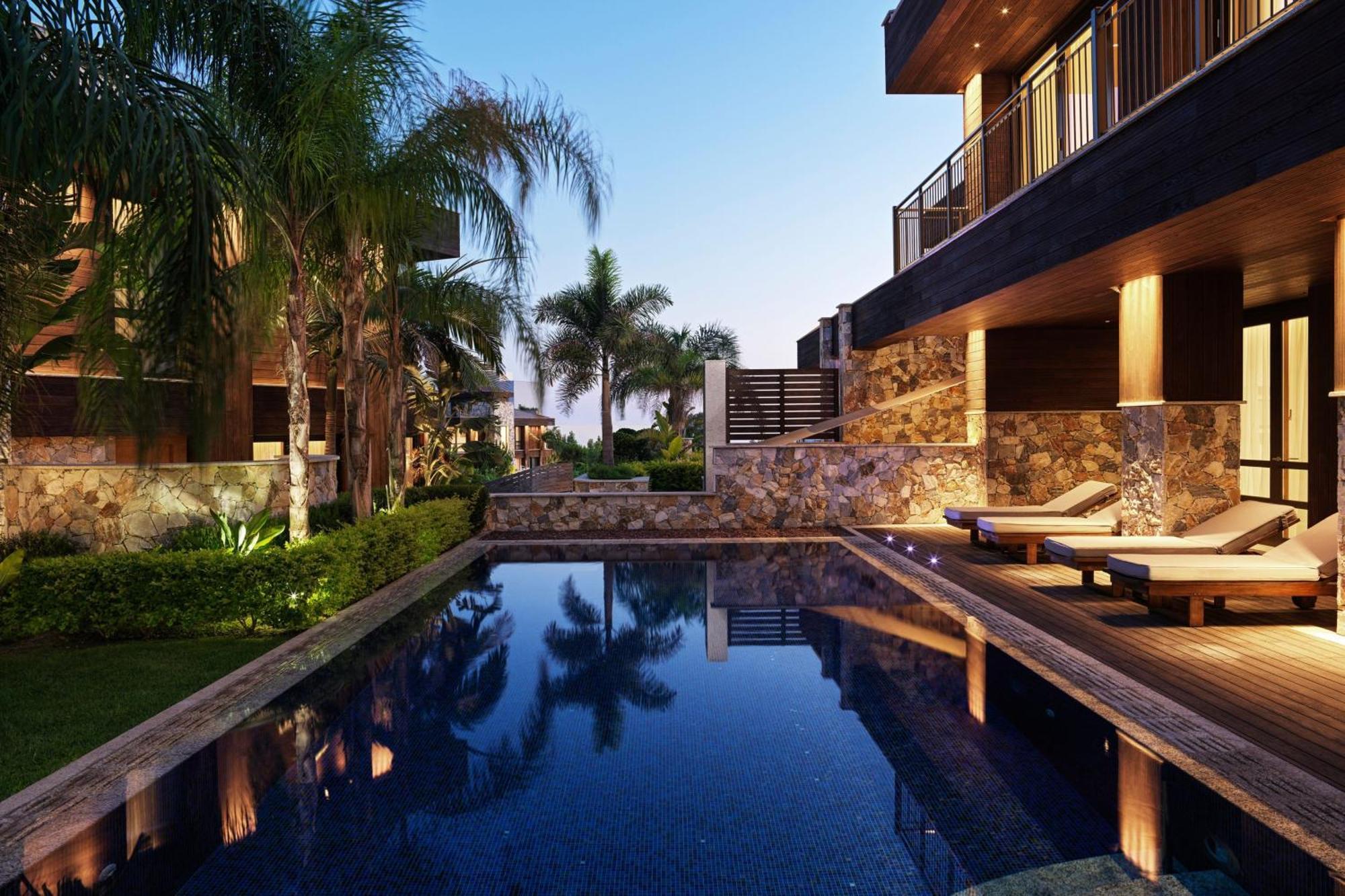 Parklane, A Luxury Collection Resort & Spa, Лимасол Екстериор снимка The pool at the hotel