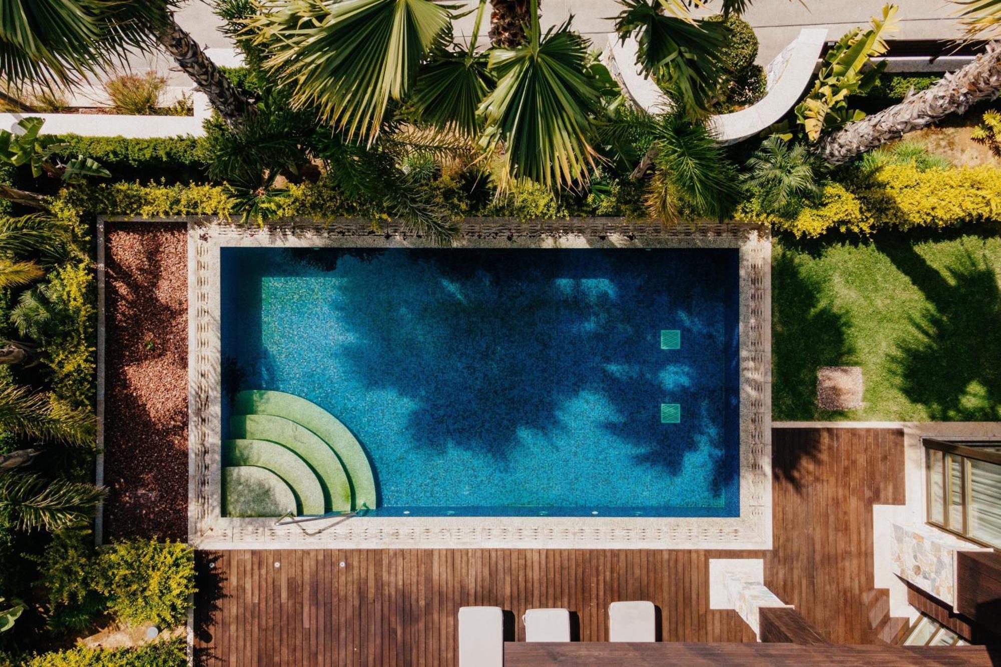 Parklane, A Luxury Collection Resort & Spa, Лимасол Екстериор снимка The pool at the 2012 Olympic Village